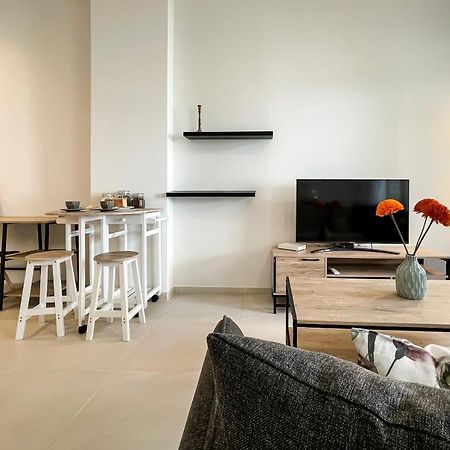 Soho Modern 55Sqm Studio With Secret Garden Daire Atina Dış mekan fotoğraf