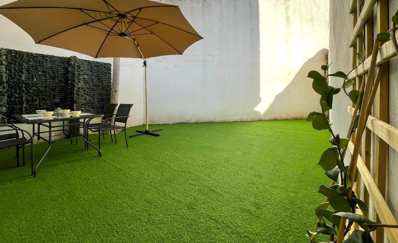 Soho Modern 55Sqm Studio With Secret Garden Daire Atina Dış mekan fotoğraf