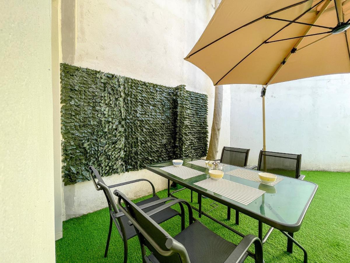 Soho Modern 55Sqm Studio With Secret Garden Daire Atina Dış mekan fotoğraf