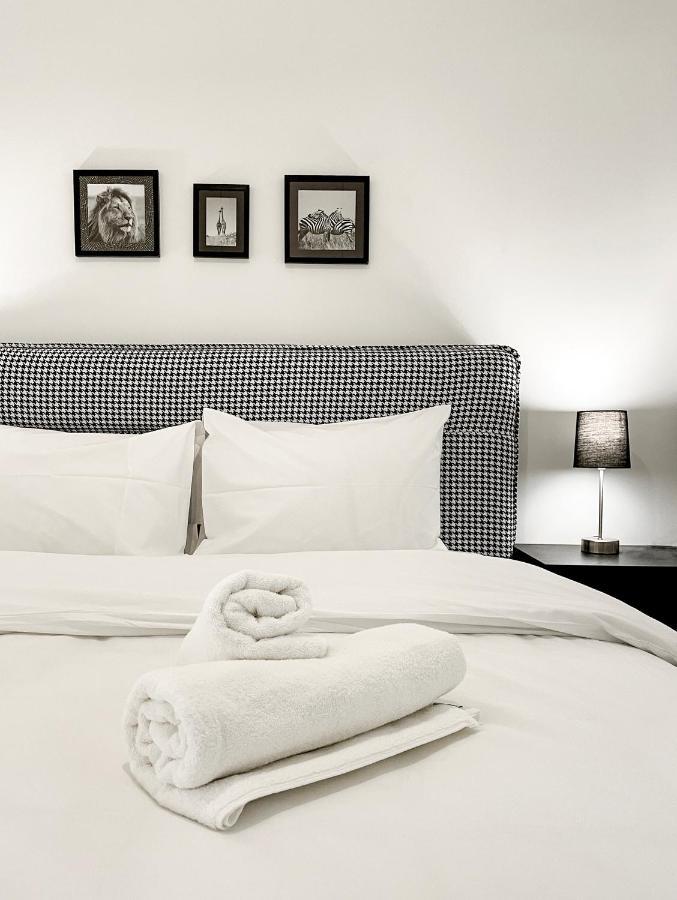Soho Modern 55Sqm Studio With Secret Garden Daire Atina Dış mekan fotoğraf